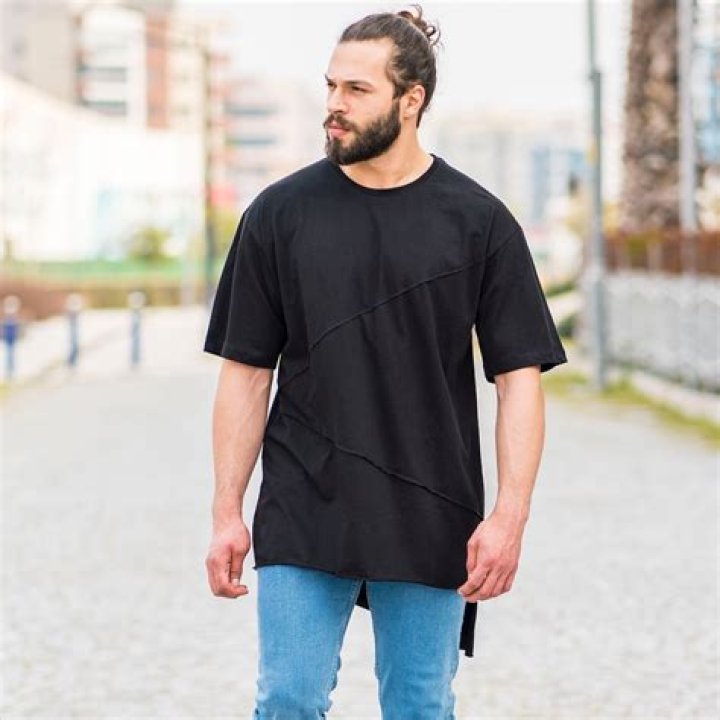 Uncover Style: Pair An Oversized T-shirt With A Stylish Jacket